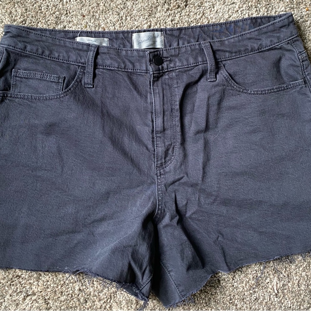 Universal Thread Worn black/gray Jean Shorts Cutoff high waisted Vintage midi